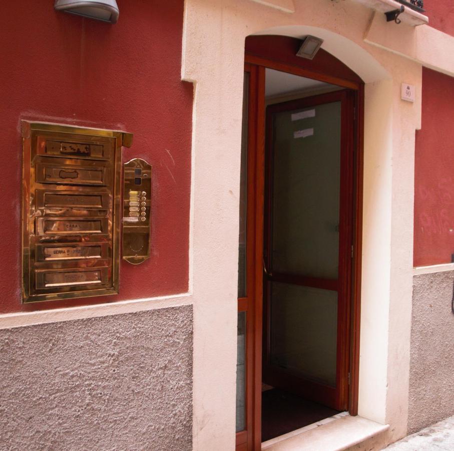 Right House - Characteristic Marina District Apartamento Cagliari Exterior foto